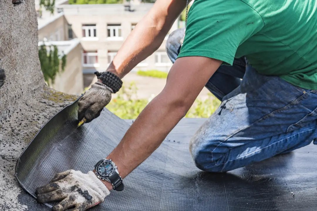 Uszczelnianie przerw roboczych w betonie – jak zabezpieczyć konstrukcję przed przeciekami?